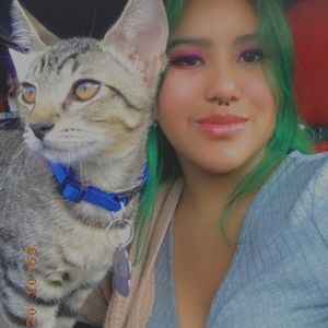 Meet your Posher, Cinthya